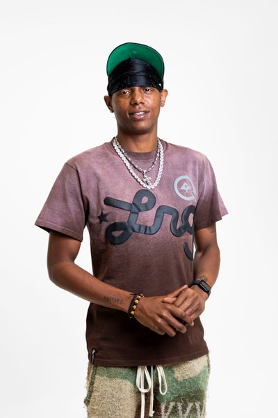 WASHED SCRIPT TEE - BROWN