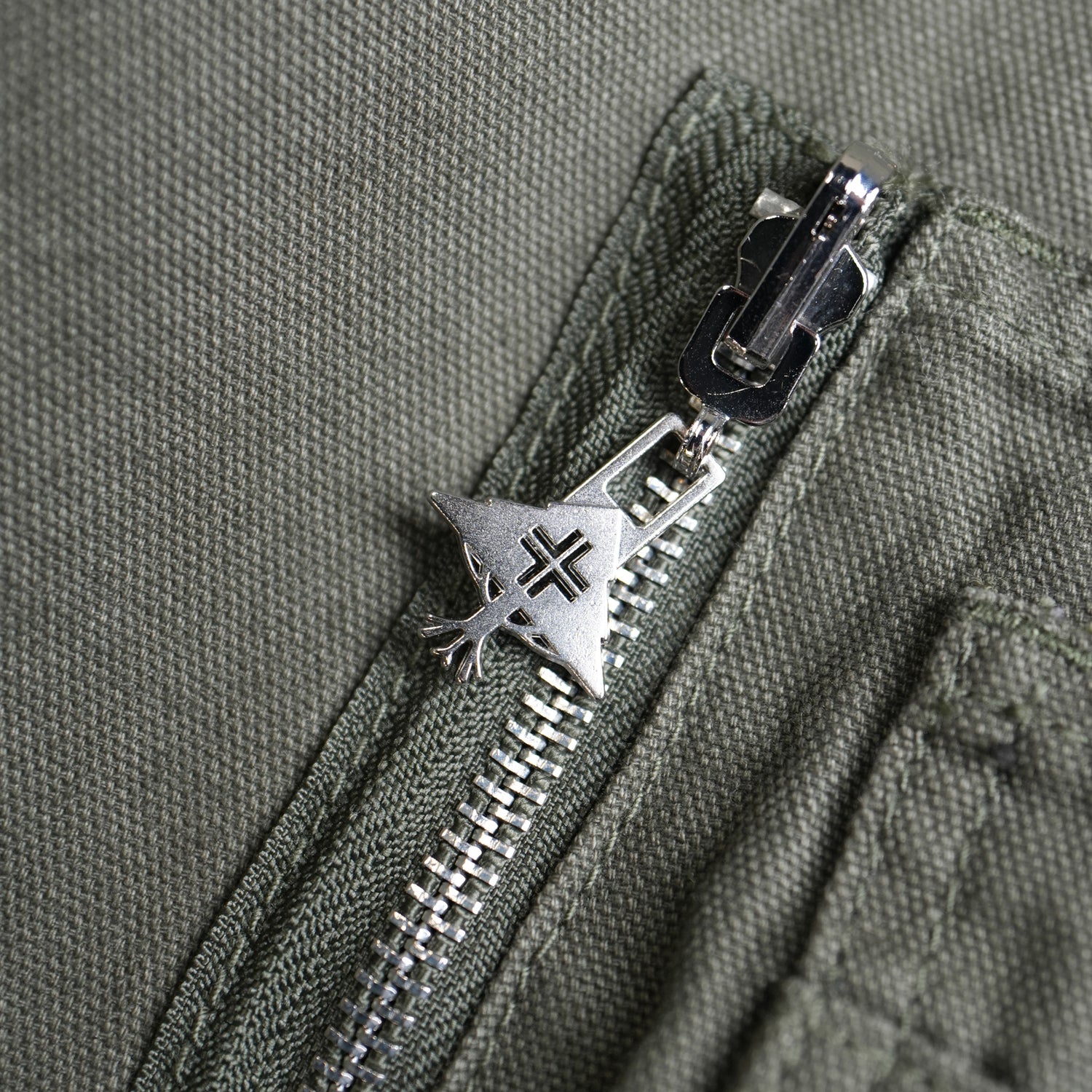 TRENCHTOWN REVERSIBLE BOMBER - MILITARY GREEN