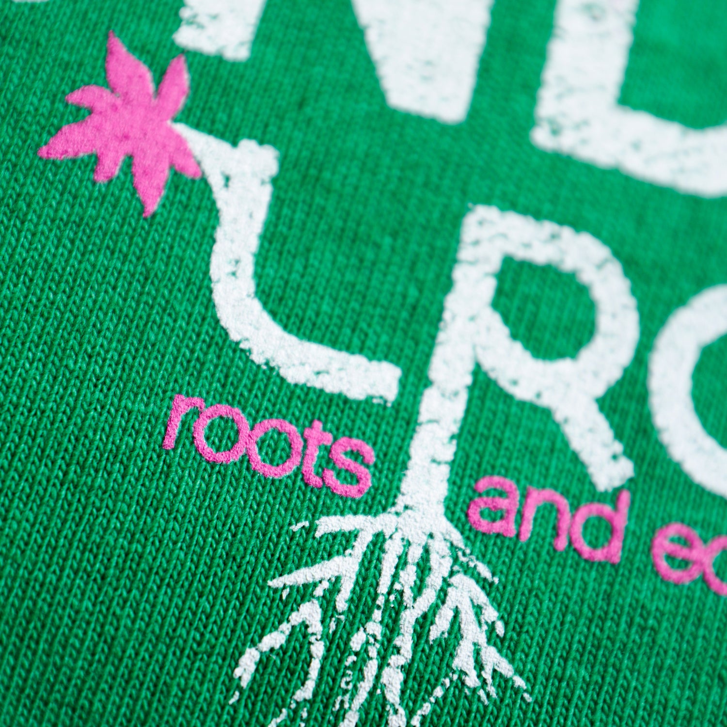 PINK ROOTS TEE - Kelly Green