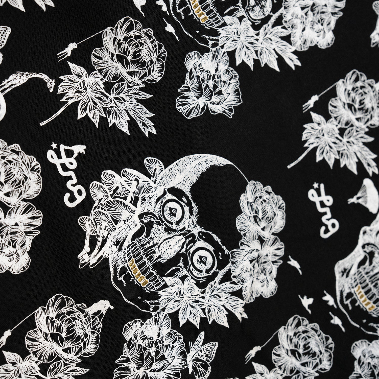 SKULL UTOPIA ZIP SWEATSHIRT - BLACK